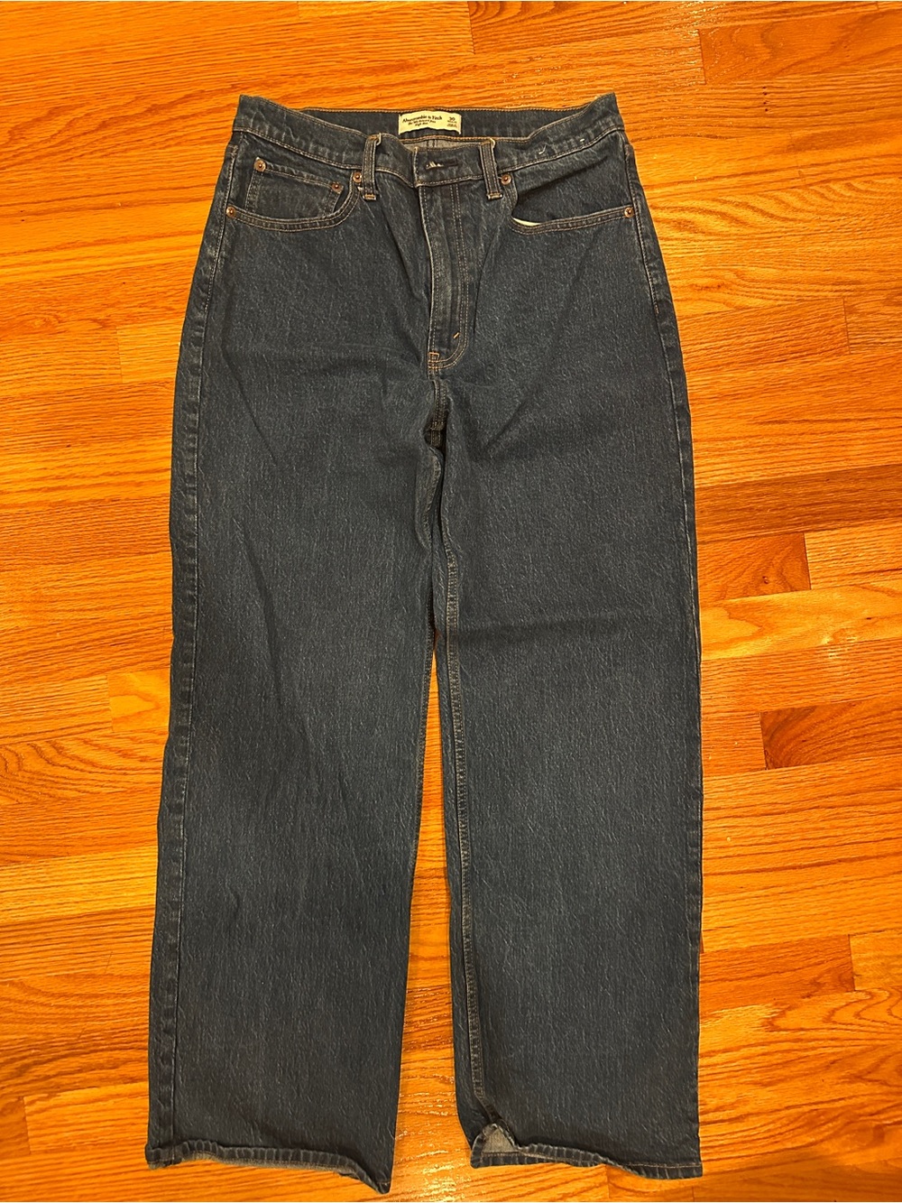 Abercrombie & Fitch Women’s 90s Relaxed Jean - High Rise